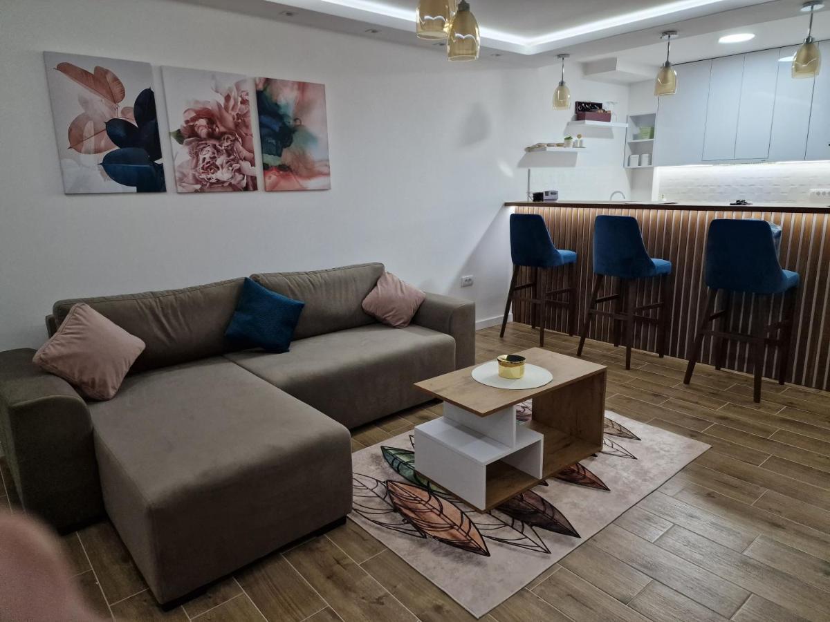 Centar Lux Appartement Nova Pazova Buitenkant foto